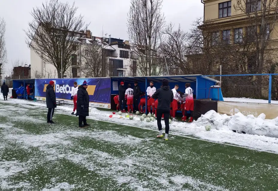Vyšehradské hřiště plné ledu fotbalu nepřálo, připsali jsme si třetí přípravnou prohru