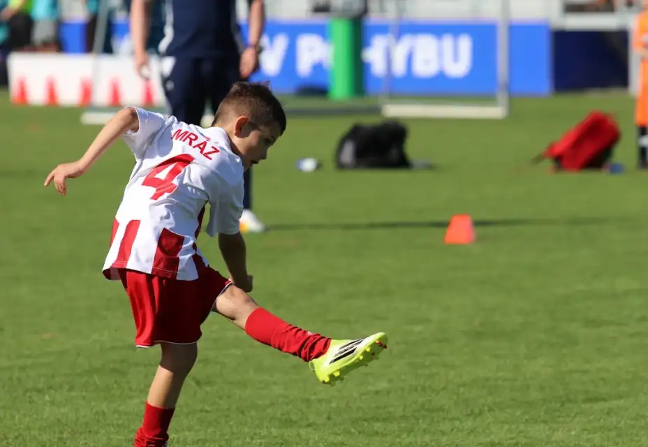 Úspěšný začátek června: druhé místo áčka, hattrick Revíka i deset branek Mráze