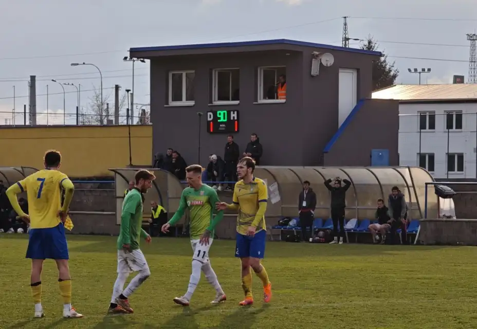 Remíza z Plzně komplikací v boji o postup, trefa Froňka proti Doubravce stačila jen na bod