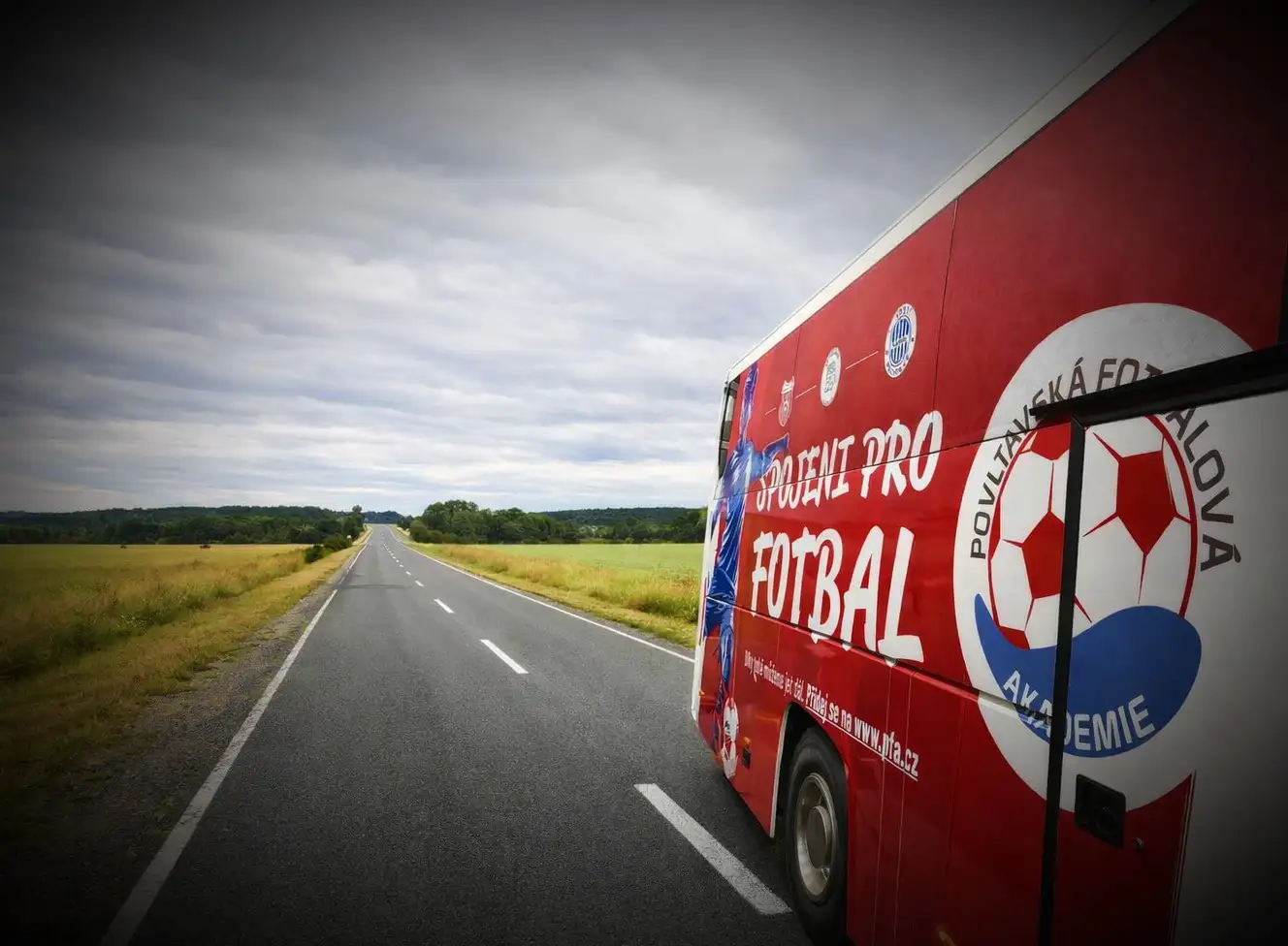 New look. Same mission. Povltavský autobus s novým polepem