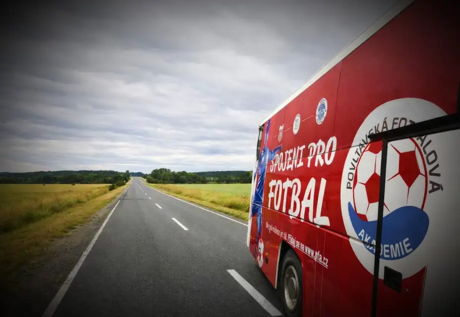 New look. Same mission. Povltavský autobus s novým polepem